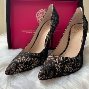 Gorgeous Vince Camuto Black & Nude Lace Heels